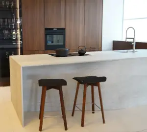 Harmonischer Wohnraum mit Naturtönen im asiatischen Design
