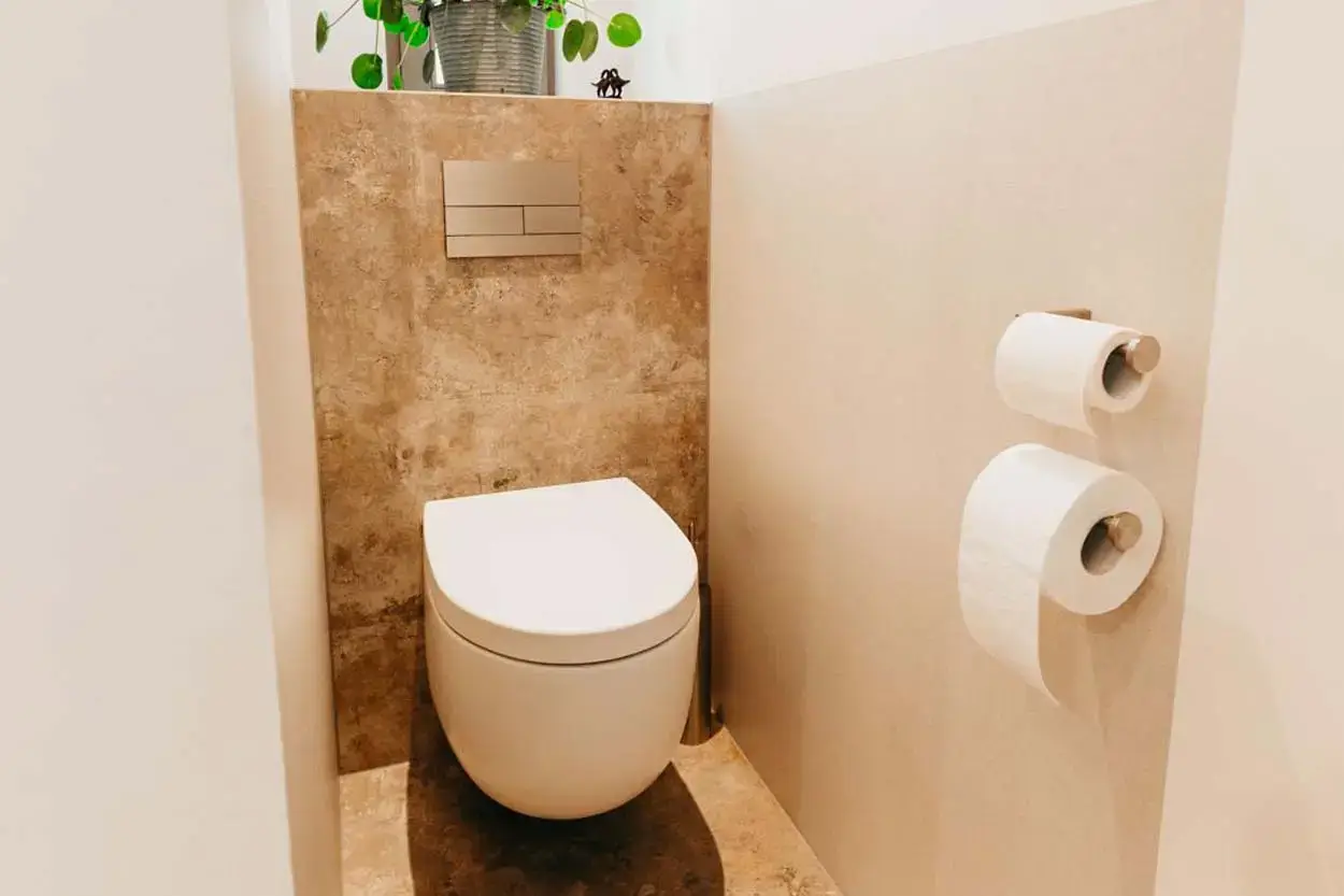Design Stories – Wohnatmosphäre mit Eiche und Beton – Gäste WC
