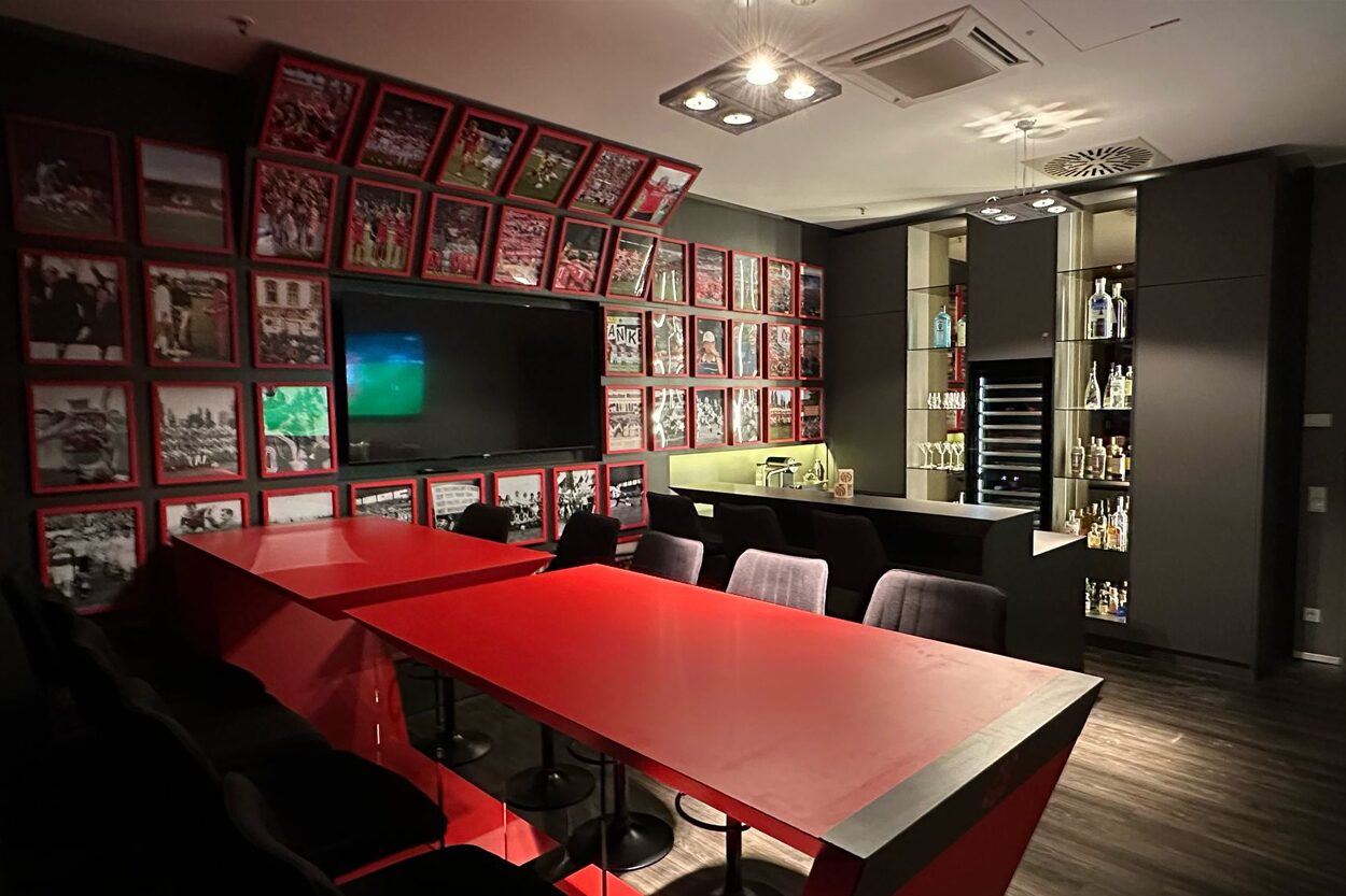 Design Stories – Mainz 05 VIP-Loge mit neuer Identität – Blick auf Gesamtkonzept Nachher_Kizil Interior Services
